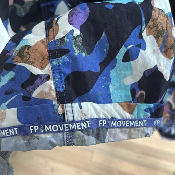 New!! FP Movement Mesmerize Me Print Cargo Pants - Picture 6 of 9